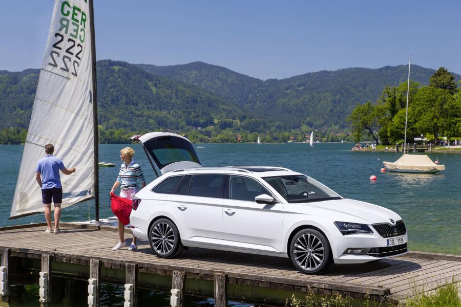  Skoda Superb Combi 2015 года  (фото 13 из 29)